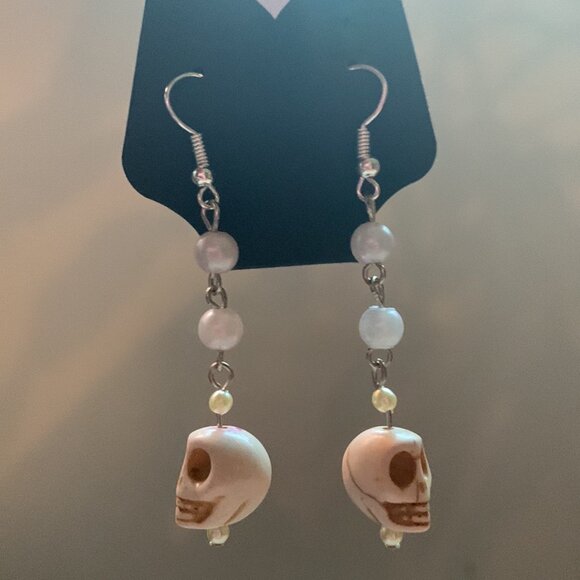 💀 Handmade Skull & Pearl Beaded Bracelet and Earrings Set - Picture 5 of 11